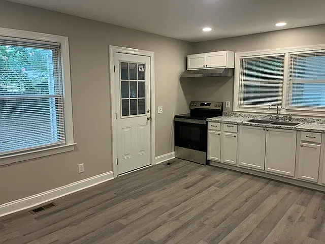 1410 Grove St — Photo 2