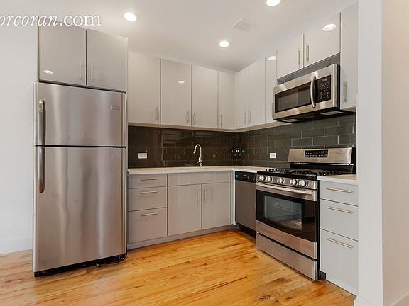 3rd image of 878 Metropolitan Ave Ph 1