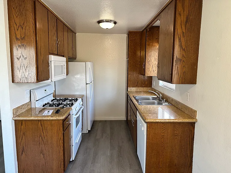 10933 Moorpark St #5 — Photo 20