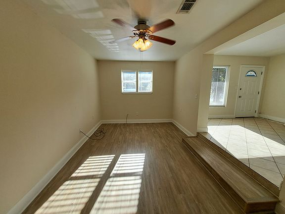 5th image of 3911 N 9th Ave