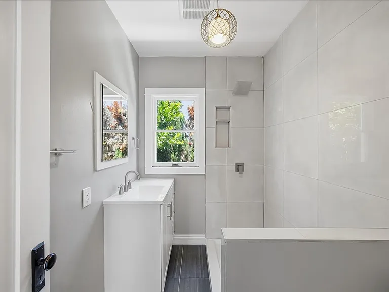 744 Flower Ave — Photo 15
