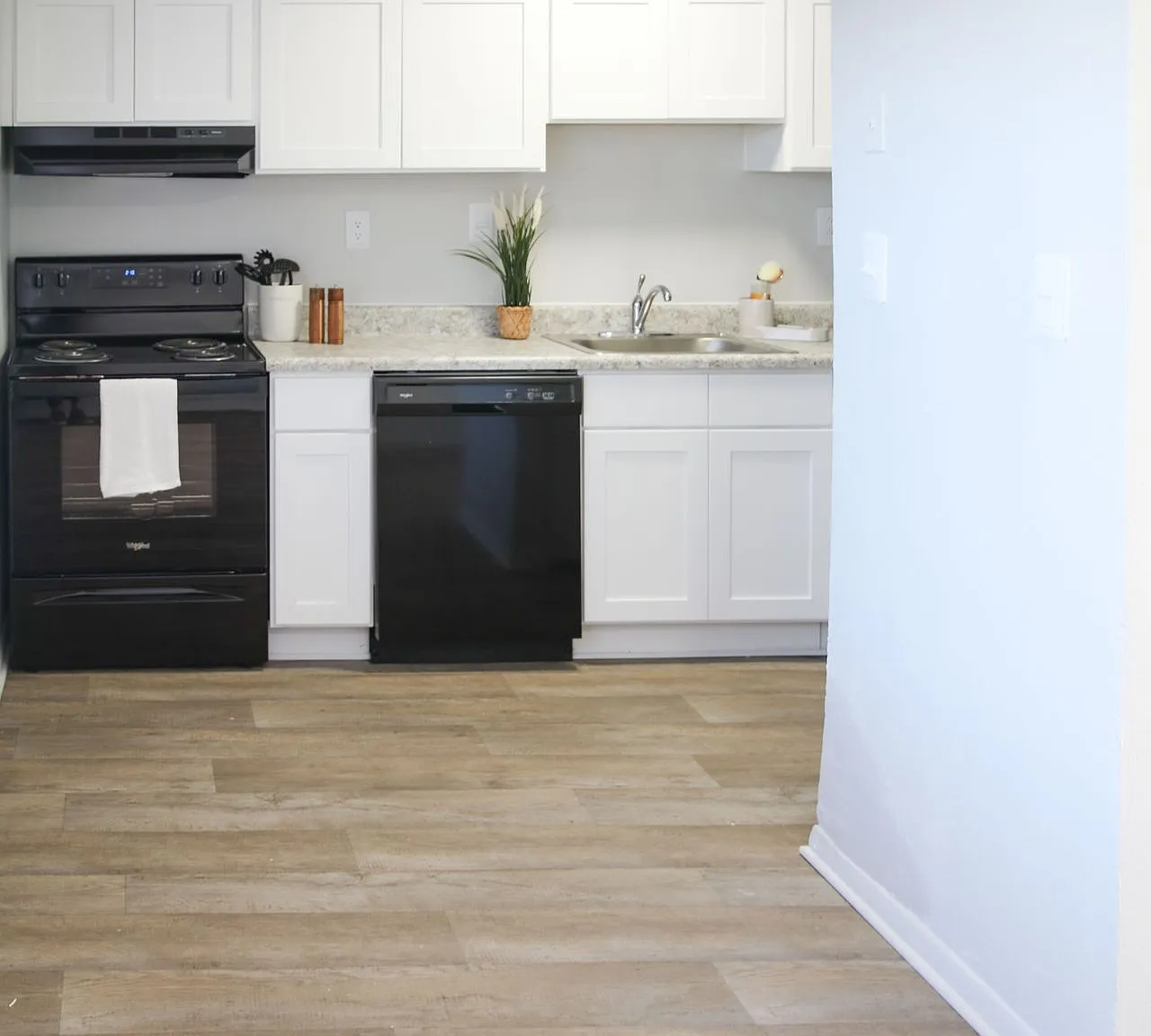 Aden Park Apartments — Photo 4