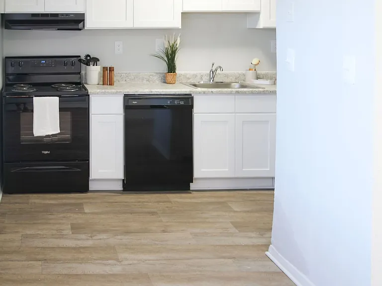 Aden Park Apartments — Photo 4