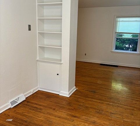 3rd image of 1431 Benton St