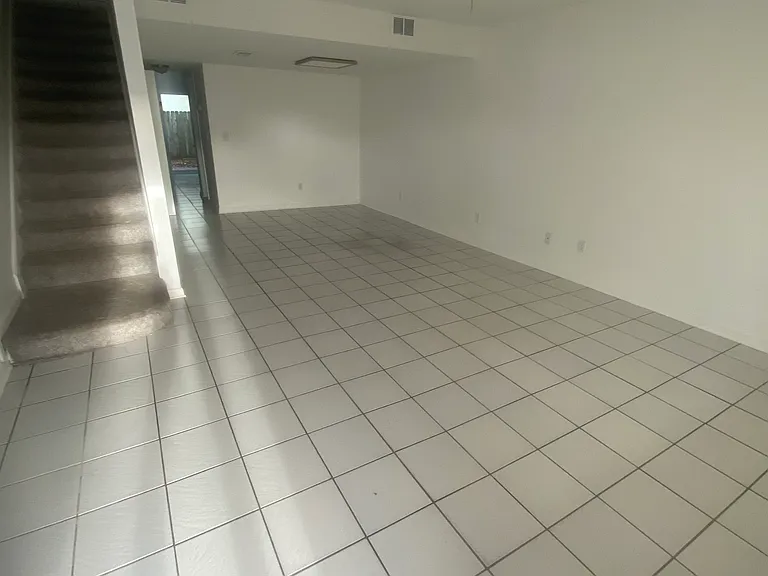 220 Ann Cir #4 — Photo 1