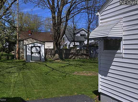 2nd image of 259 E 16th St