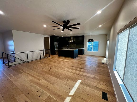 3rd image of 2112 E Heritage Dr