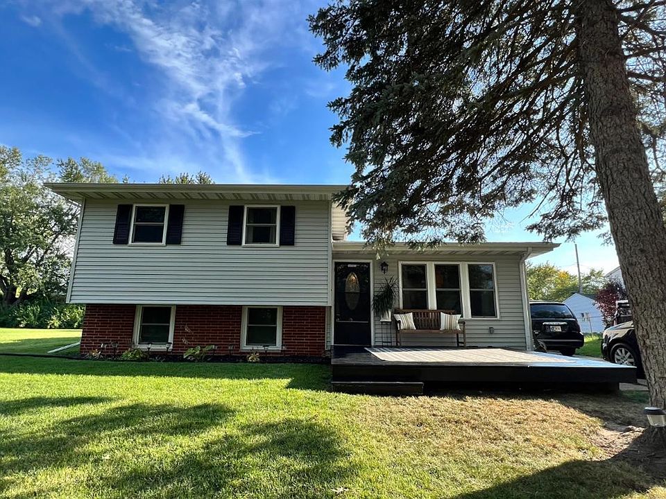 1st image of 1055 W 10th Pl
