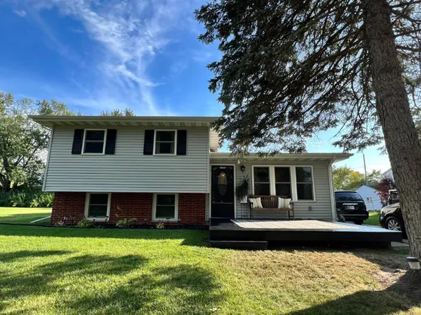 1055 W 10th Pl, Hobart, IN 46342
