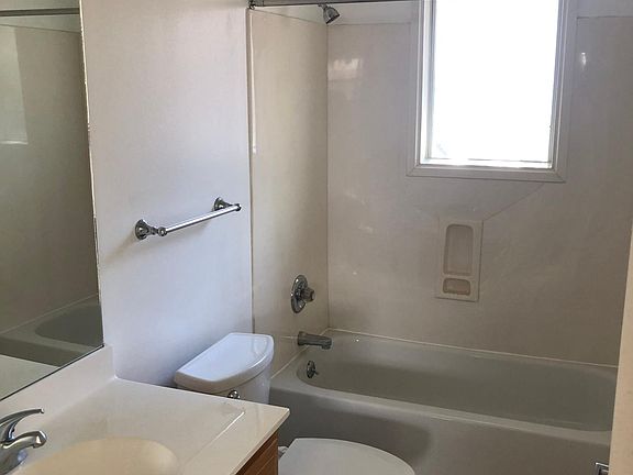 4th image of 2216 Loumor Ave