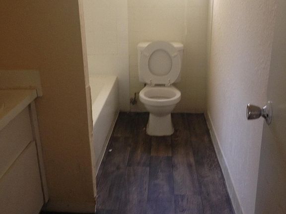 5th image of 5141 Shenandoah Ave APT 51