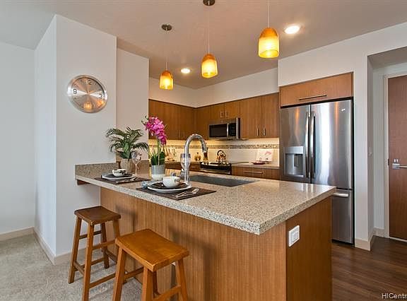 3rd image of 555 South St #1004