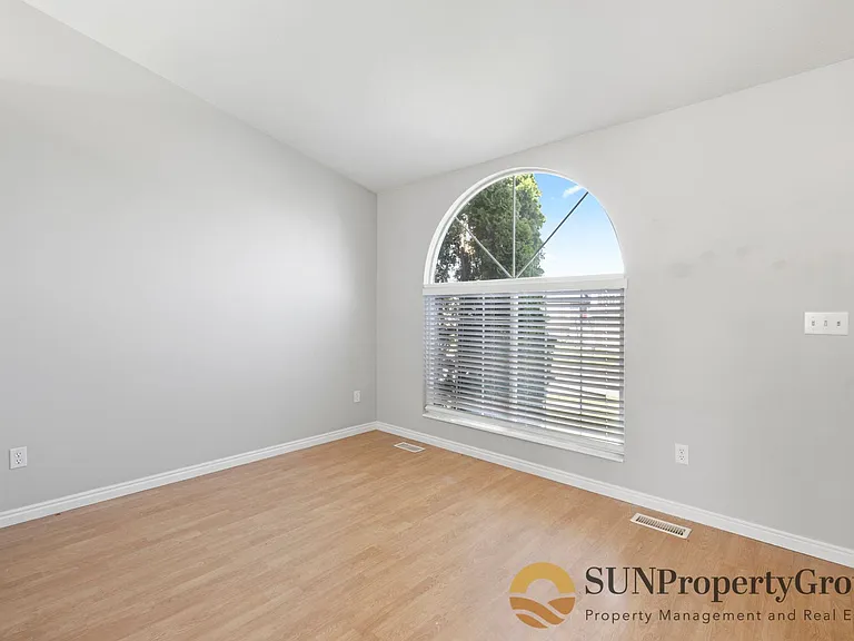 5458 S 4250 W — Photo 5