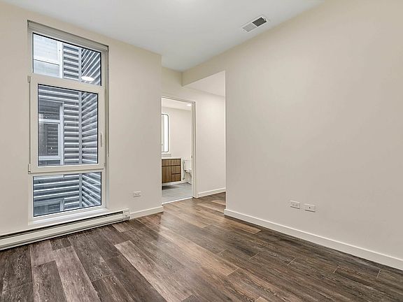 5th image of 1126 W Chicago Ave #709