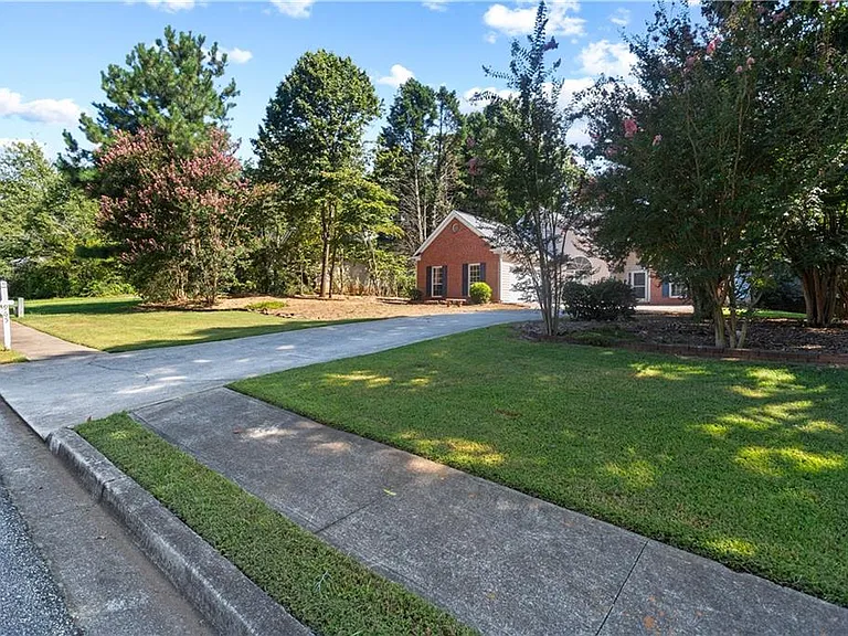 965 Dogwood Park Dr — Photo 3