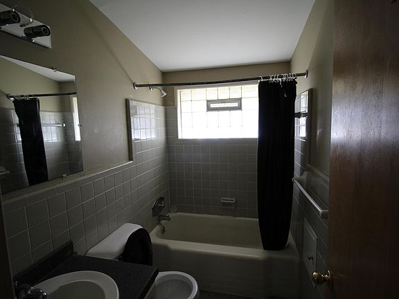 4th image of 23031 Eastwood Ave