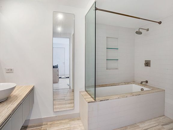3rd image of 322 W 57th St APT 39F1