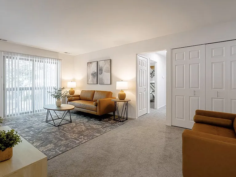 Meadowbrook Village Apartments — Photo 6