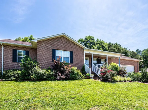 4128 River Run Cir, Hickory, NC 28602