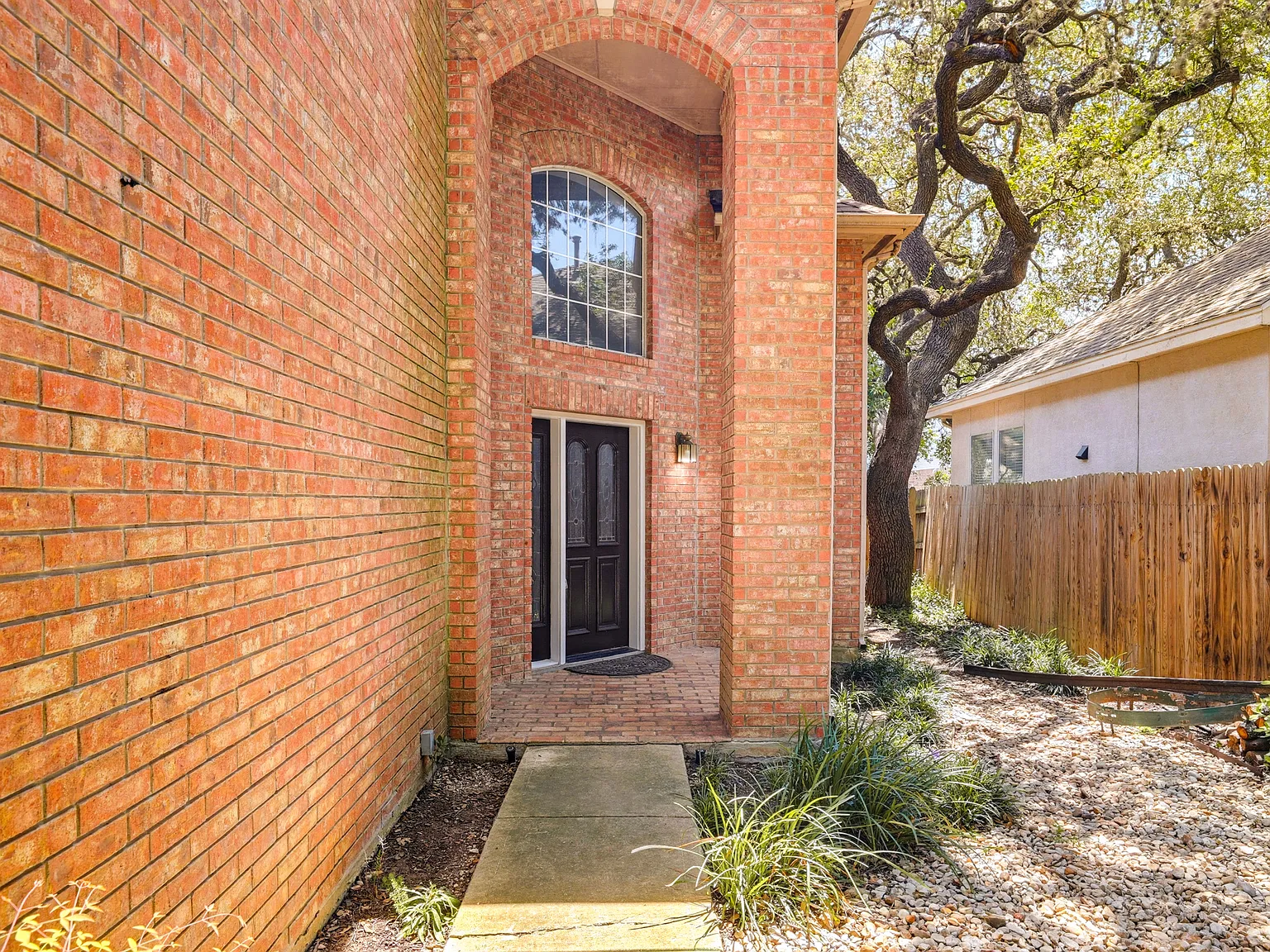 4 bed, 2.5 bath, 2640 sqft, $2,750 — Photo 3