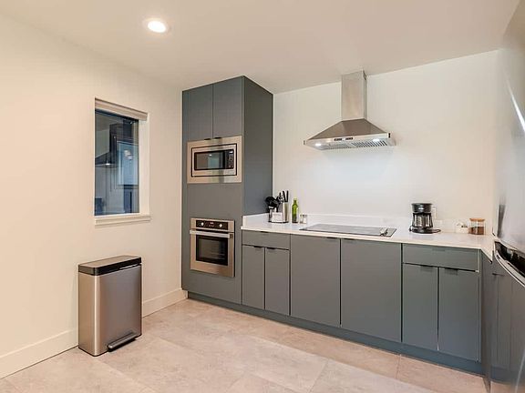 3rd image of 5310 Greenbriar Dr APT 2