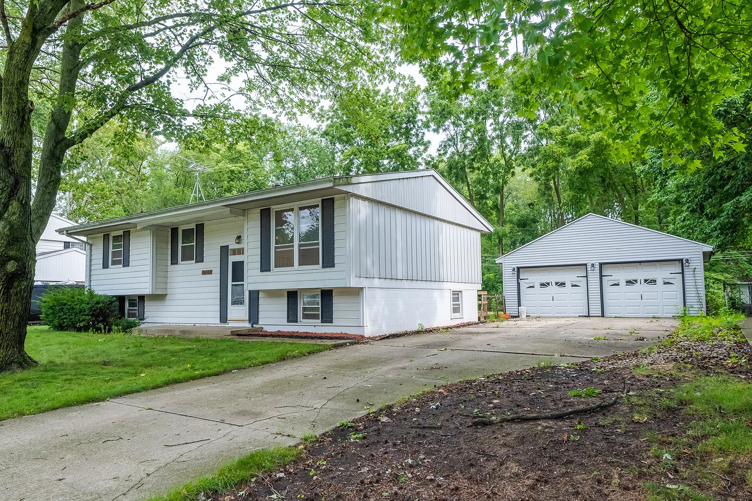 2410 W William St photo 1