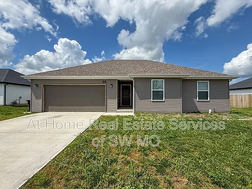 415 W Oak Lawn St Photo 1