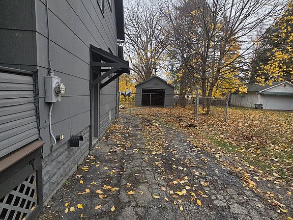 2nd image of 737 La Follette St