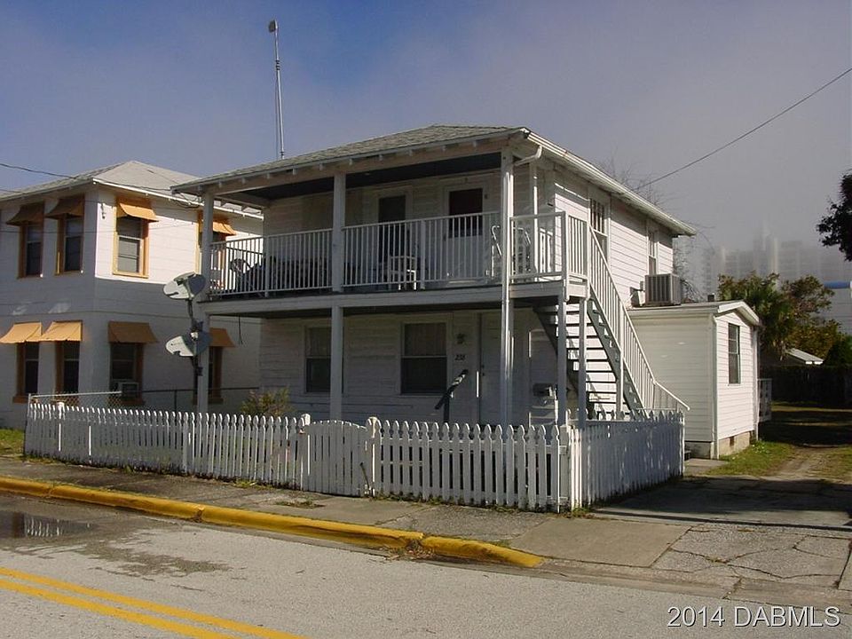 1st image of 910 Oleander Ave