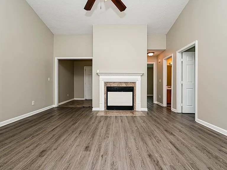 172 Marsh Glen Dr — Photo 4