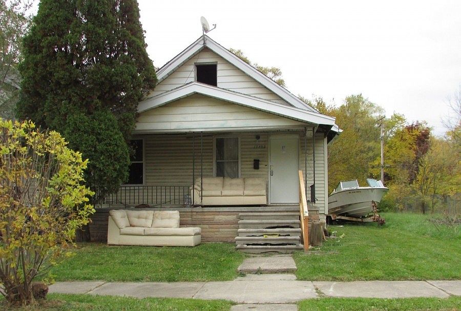 1st image of 17592 Russell St