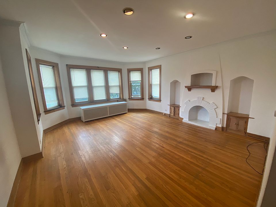 1st image of 2634 W Berwyn Ave APT 3