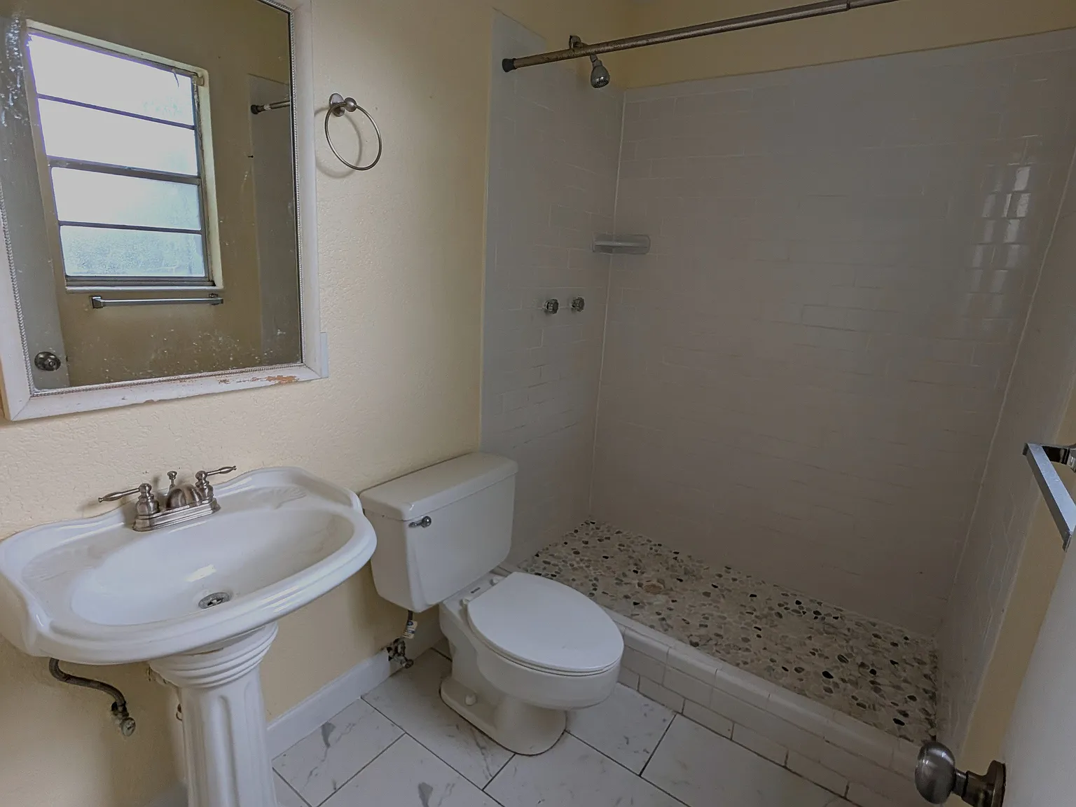 408 Gibbs Rd — Photo 3