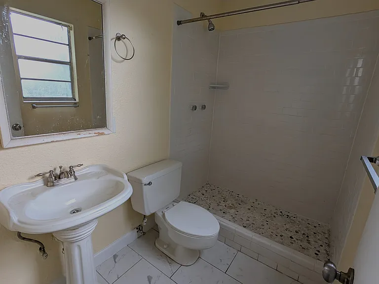 408 Gibbs Rd — Photo 3
