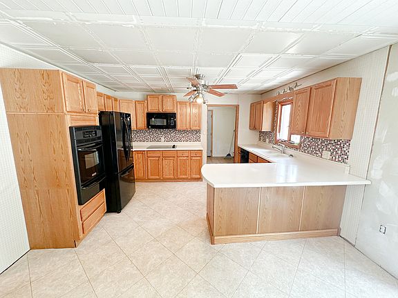 4th image of 4 Hilltop Dr
