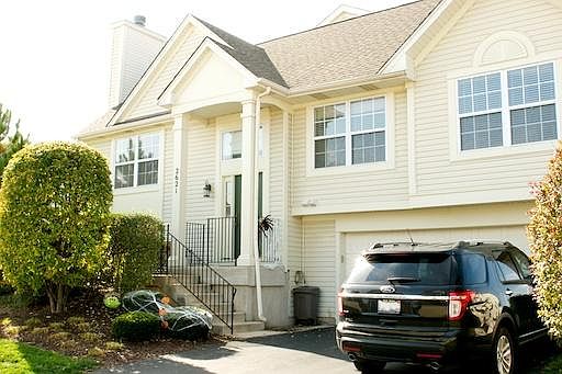 1st image of 2621 Canyon Dr