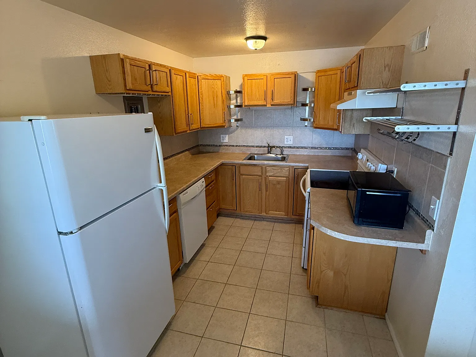 2 bed, 820 sqft, $1,225 — Photo 4