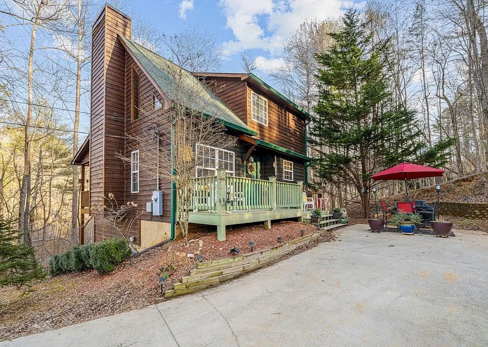 64 Poolside Ct
