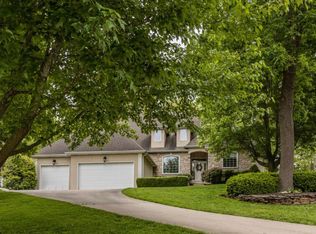 1628 S Charing Rd, Springfield, MO 65809