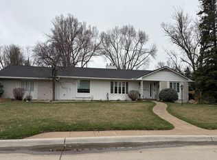 2120 Parkview Dr, Fremont, NE 68025