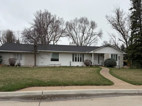 2120 Parkview Dr, Fremont, NE 68025