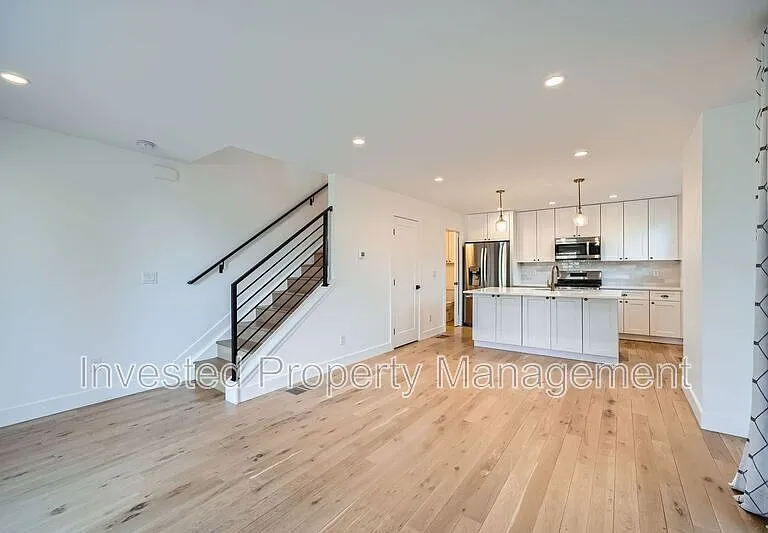 1405 N Yates St — Photo 4