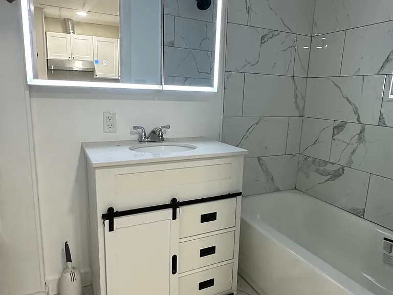 1246 Main St #5 — Photo 3