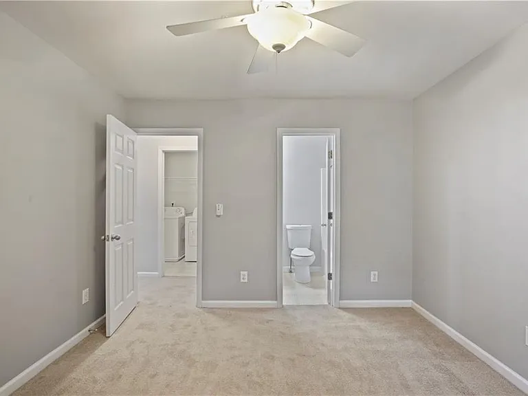 720 Surrey Park Pl SE — Photo 21