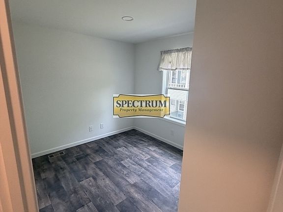 5th image of 17 Donald St #1