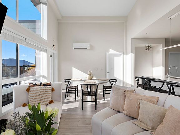 5th image of 45500 Market Way #401