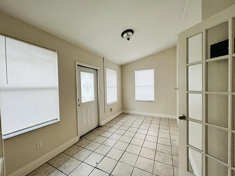 612 Sherwood Oaks Cir — Photo 7