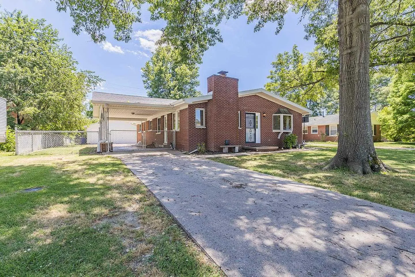 2915 Blossom Ln photo 1