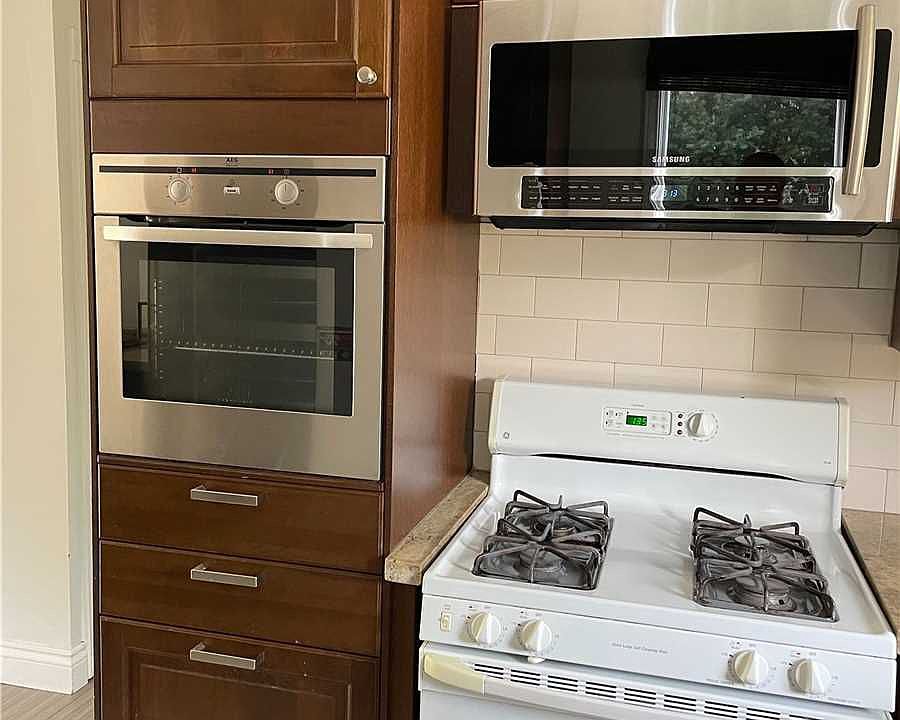 74 Roxborough Rd, Newmarket, ON L3Y 3L2 Zillow