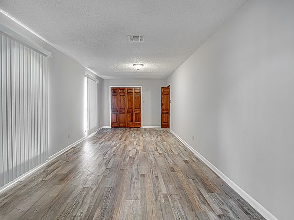 3rd image of 243 Balcones Dr